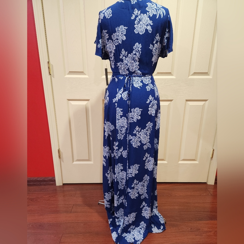 Lulu's Heart of Mardigold Navy Blue w White Floral Print Wrap Maxi Dress, M, NWT - Picture 7 of 9